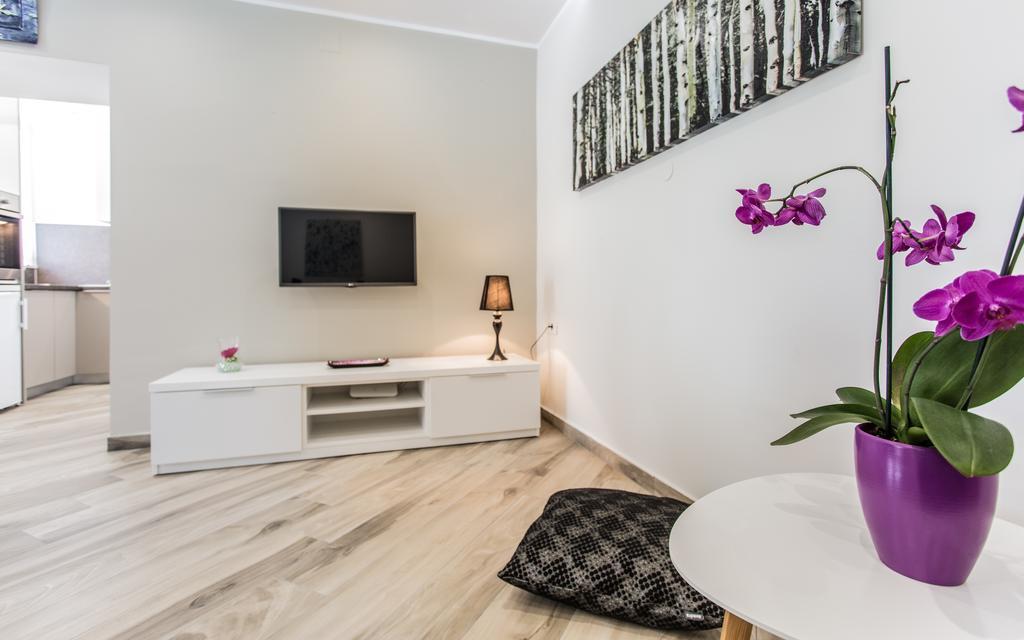 Sunrise Apartment Risika Bagian luar foto